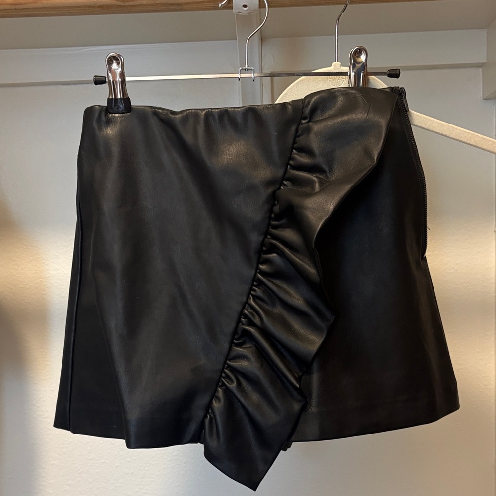 Zara Black Faux Leather Ruffle Skort